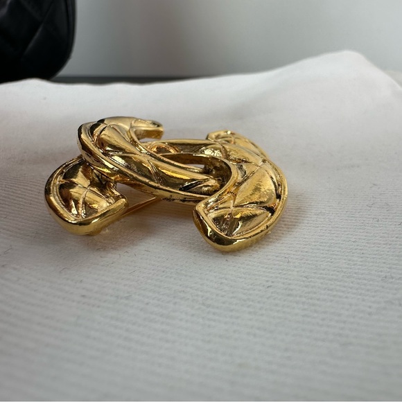 PI1 Vintage Gold Chanel Matelasse Brooch Pin - Picture 7 of 10